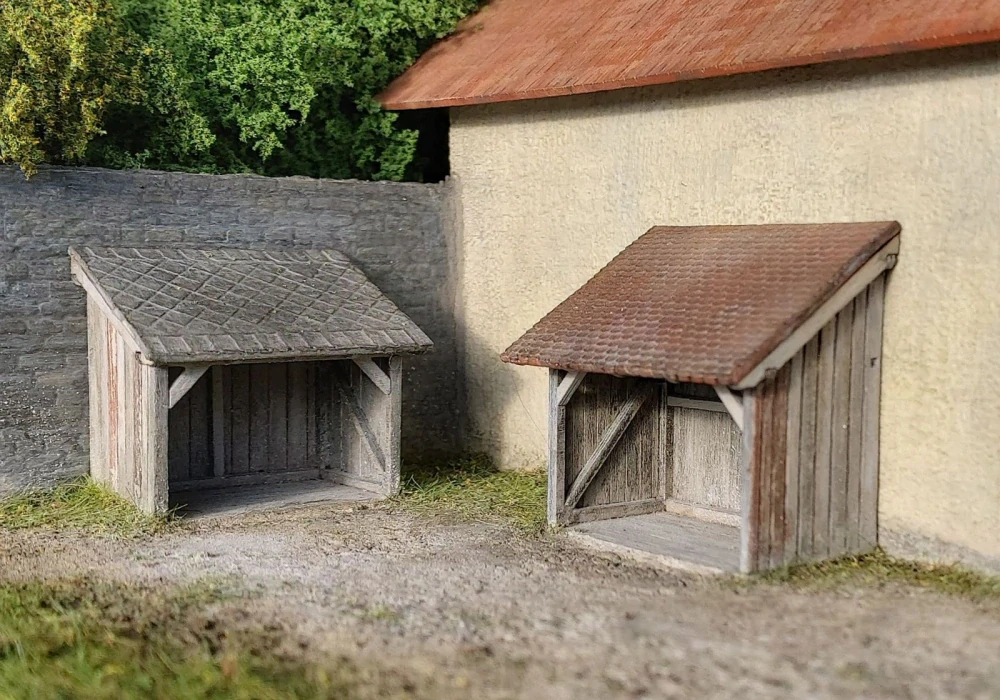 Model Scene Dvě kůlny ke stěně TT